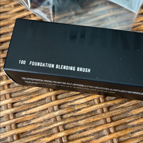 IL MAKIAGE Cosmetics Bundle - Picture 9 of 11